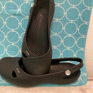 CROCS Women’s “Jayna Sling Back” Size 9 Solid Black w/Rhinestone on Strap EUC